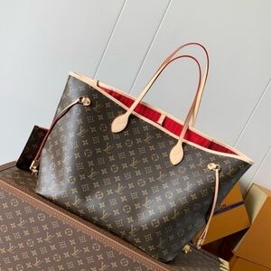 Louis Vuitton Neverfull Red Lining Bag